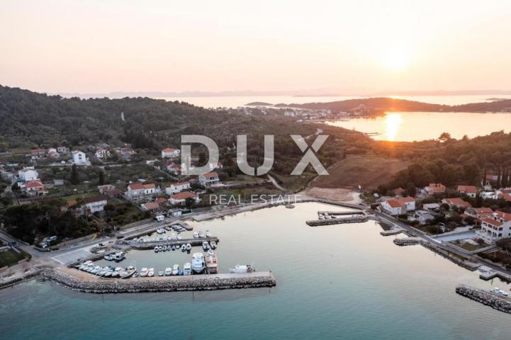 OTOK PAŠMAN, ŽDRELAC - Luksuzna kamena vila s bazenom pokraj mora