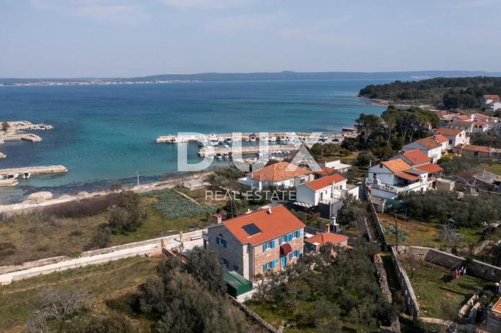 OTOK PAŠMAN, ŽDRELAC - Luksuzna kamena vila s bazenom pokraj mora
