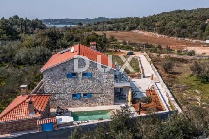 OTOK PAŠMAN, ŽDRELAC - Luksuzna kamena vila s bazenom pokraj mora