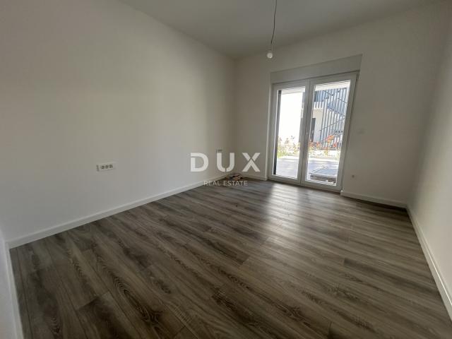 ŠIBENIK, VODICE – Stan u prizemlju sa 121 m² vrta, 2 parkinga, novogradnja