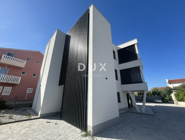ŠIBENIK, VODICE – Zadnji kat, 2 terase, 2 parkinga, novogradnja