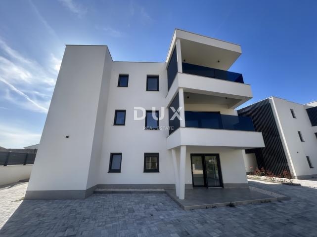 ŠIBENIK, VODICE – Zadnji kat, 2 terase, 2 parkinga, novogradnja