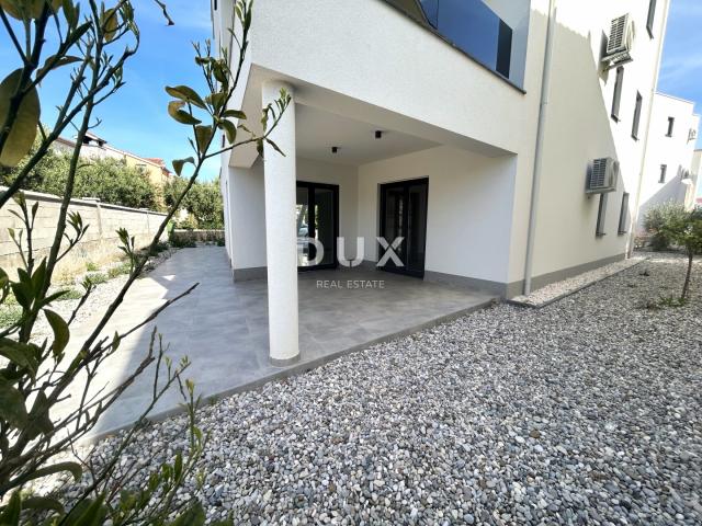 ŠIBENIK, VODICE – Prizemlje s terasama okruženo vrtom, NOVOGRADNJA