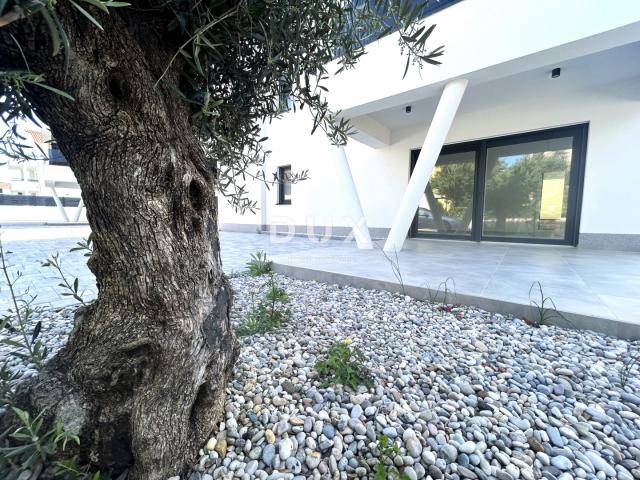 ŠIBENIK, VODICE – Prizemlje s terasama okruženo vrtom, NOVOGRADNJA