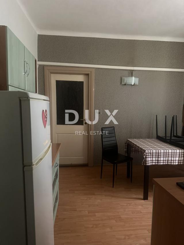 RIJEKA, CENTAR - 2SKL stan sa dvorištem, uredan i useljiv