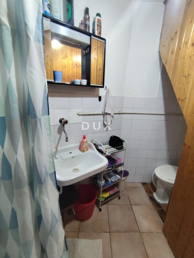 ŠIBENIK, PIROVAC – Kamena kuća u nizu s pogledom na more