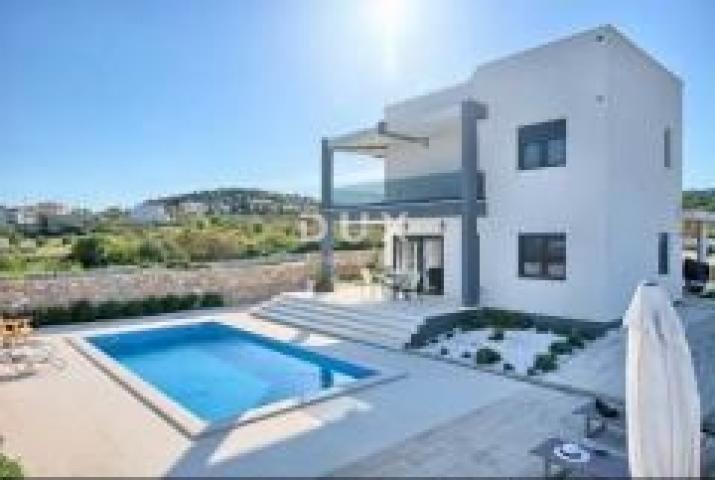 DALMACIJA, VODICE - Dugoročni najam moderne vile s bazenom i panoramskim pogledom