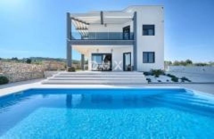 DALMACIJA, VODICE - Dugoročni najam moderne vile s bazenom i panoramskim pogledom