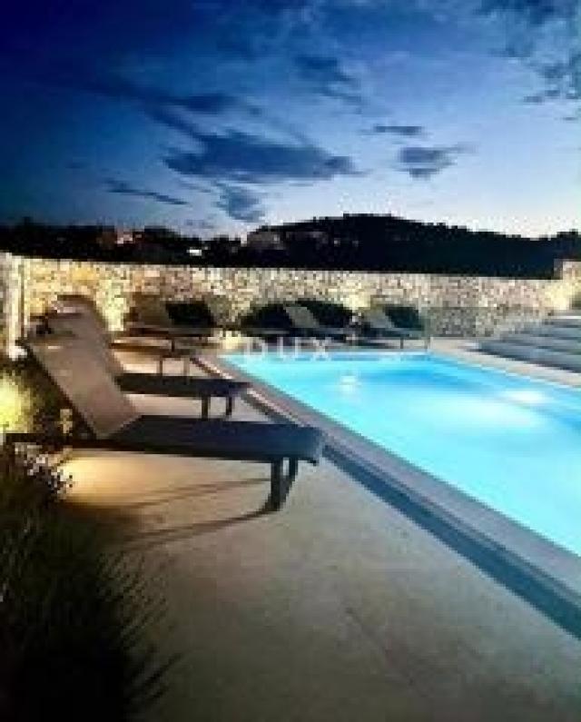 DALMACIJA, VODICE - Dugoročni najam moderne vile s bazenom i panoramskim pogledom