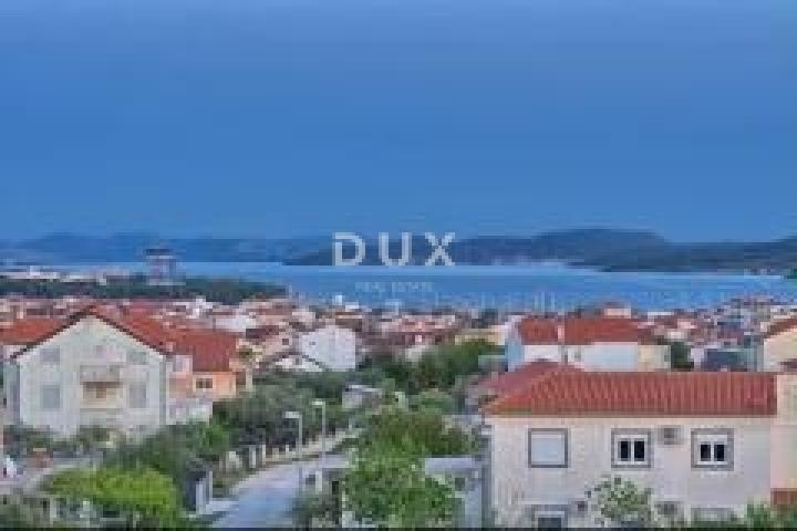 DALMACIJA, VODICE - Dugoročni najam moderne vile s bazenom i panoramskim pogledom