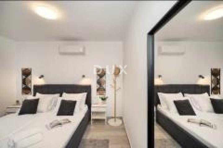 DALMACIJA, VODICE - Dugoročni najam moderne vile s bazenom i panoramskim pogledom