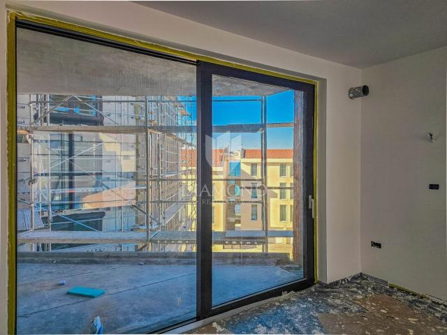 Umag, new building! Luxurious apartment in the center, 2nd row to the sea!