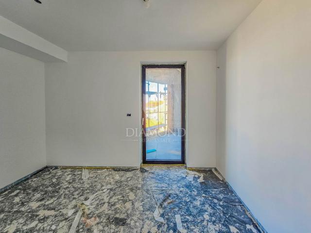Umag, new building! Luxurious apartment in the center, 2nd row to the sea!