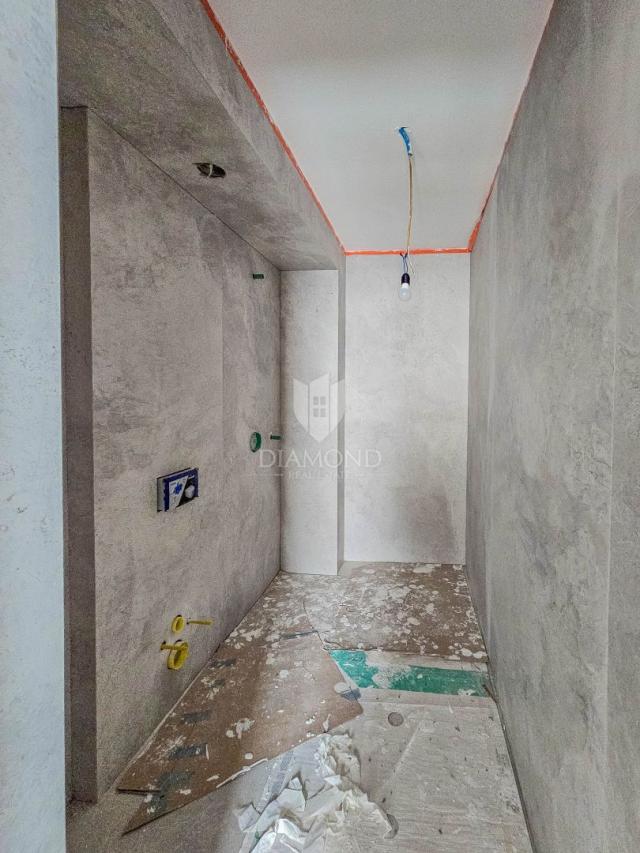 Umag, new building! Luxurious apartment in the center, 2nd row to the sea!