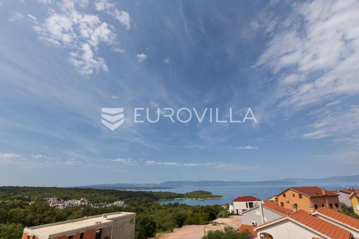 Krk, Njivice, dvosoban stan s dnevnim boravkom u novogradnji površine 80.70 m²