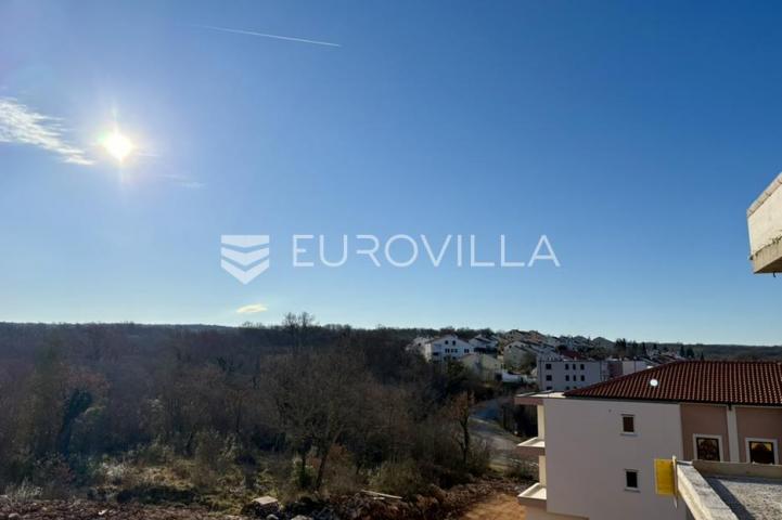 Krk, Njivice, dvosoban stan s dnevnim boravkom u novogradnji površine 80.70 m²