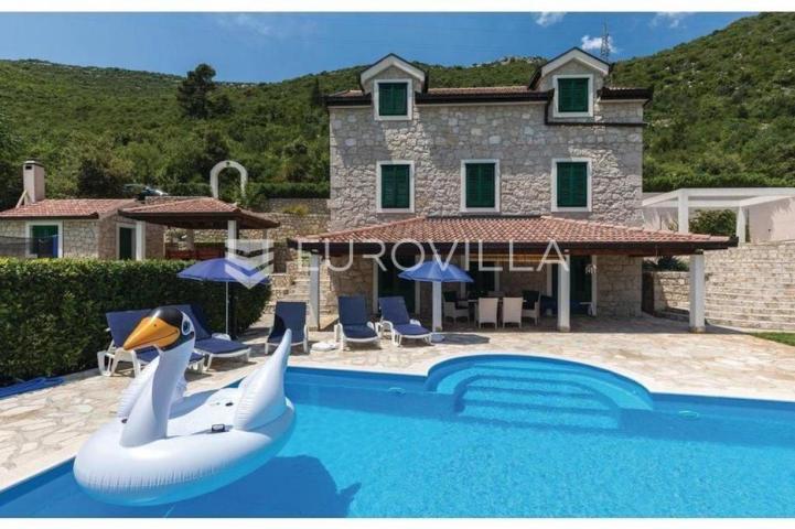 Metković, Desne, rustikalna vila na tri etaže