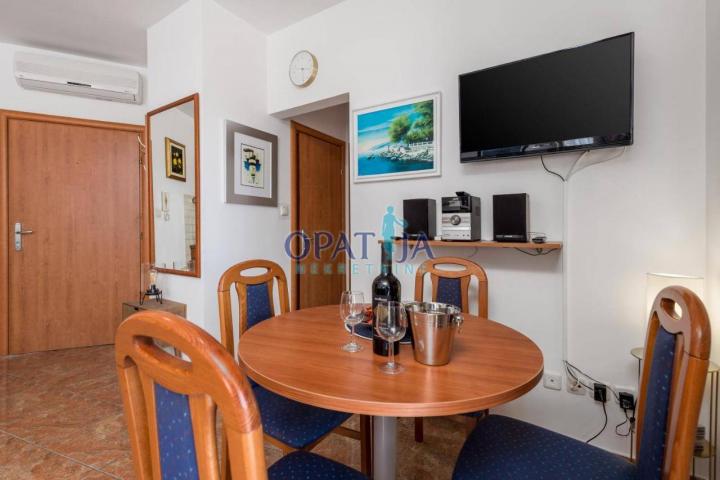 Opatija - prekrasan apartman s balkonom i bazenom
