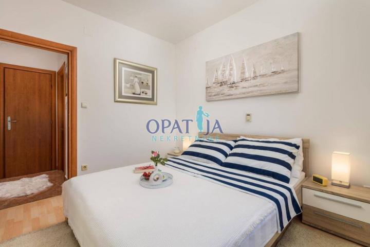 Opatija - prekrasan apartman s balkonom i bazenom