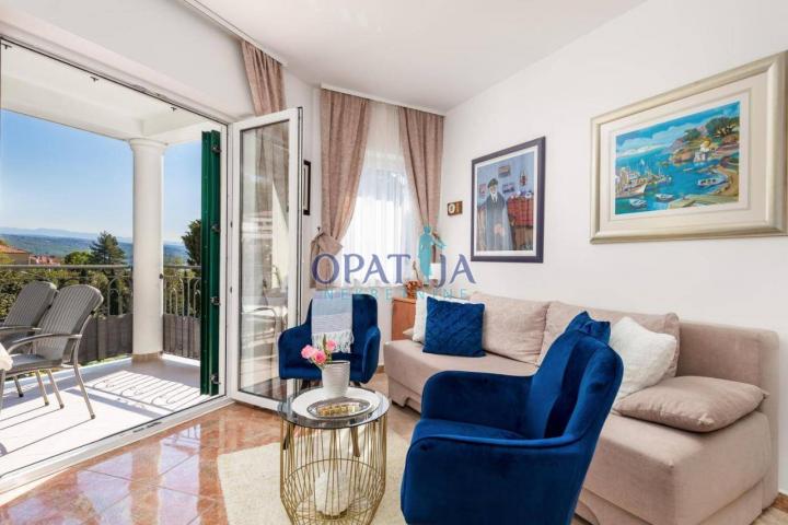 Opatija - prekrasan apartman s balkonom i bazenom