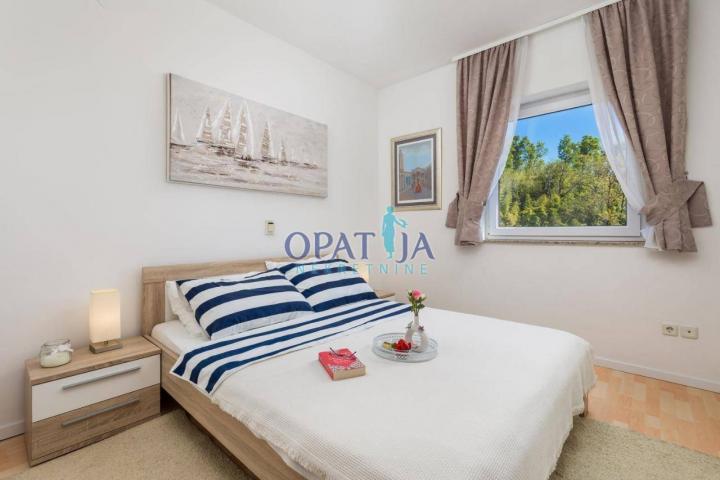 Opatija - prekrasan apartman s balkonom i bazenom