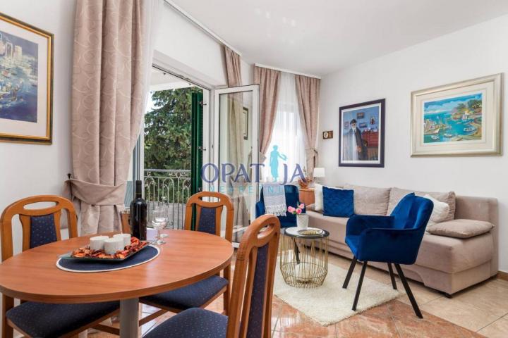 Opatija - prekrasan apartman s balkonom i bazenom
