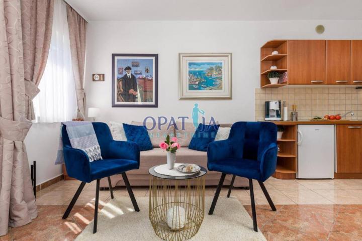 Opatija - prekrasan apartman s balkonom i bazenom