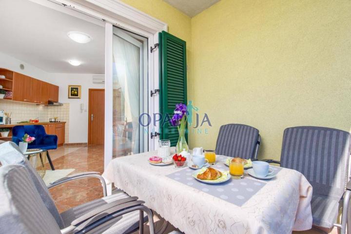 Opatija - prekrasan apartman s balkonom i bazenom