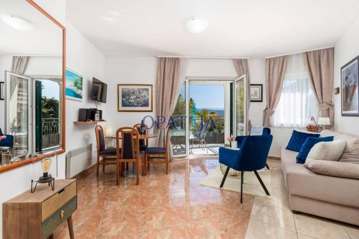 Opatija - prekrasan apartman s balkonom i bazenom