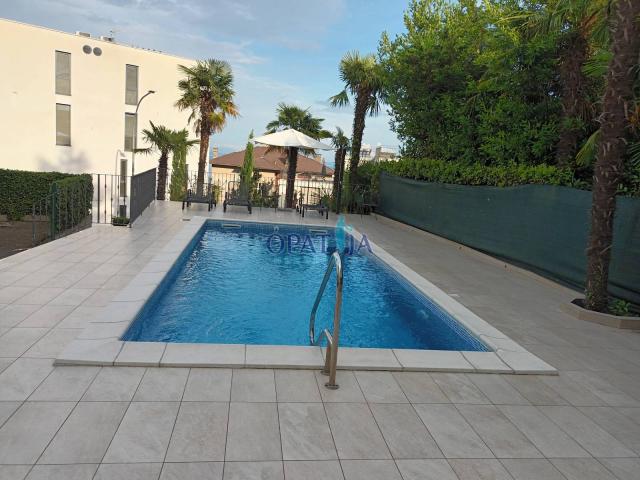 Opatija - prekrasan apartman s balkonom i bazenom