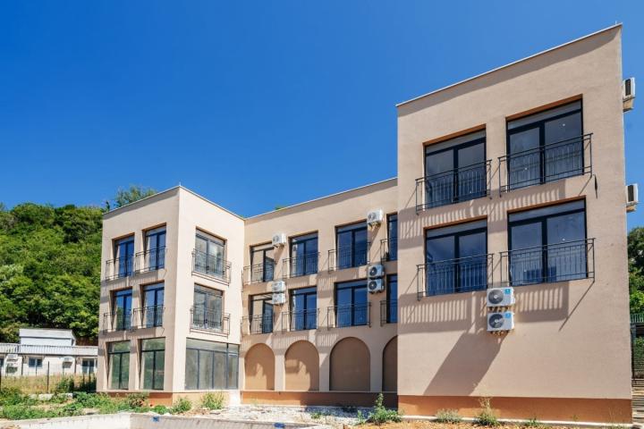 PRODAJE SE - Novi butik hotel sa pogledom na more Budva Crna Gora