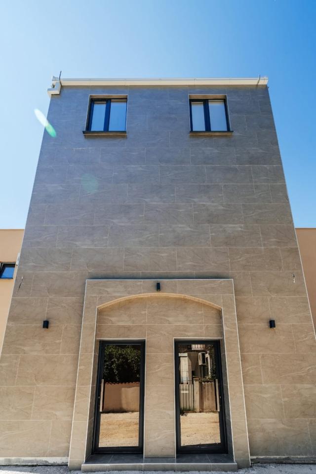 PRODAJE SE - Novi butik hotel sa pogledom na more Budva Crna Gora