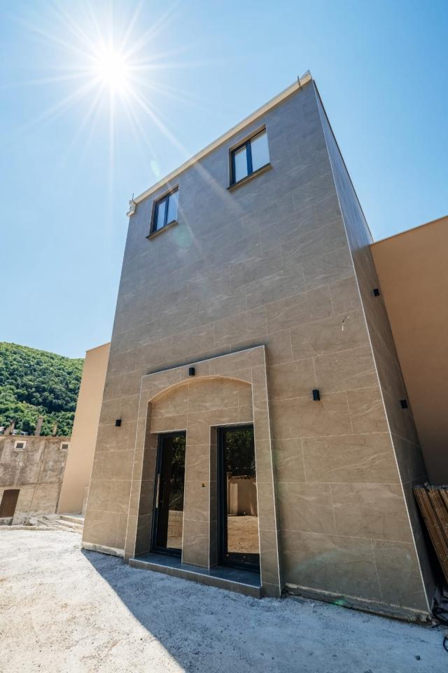 PRODAJE SE - Novi butik hotel sa pogledom na more Budva Crna Gora
