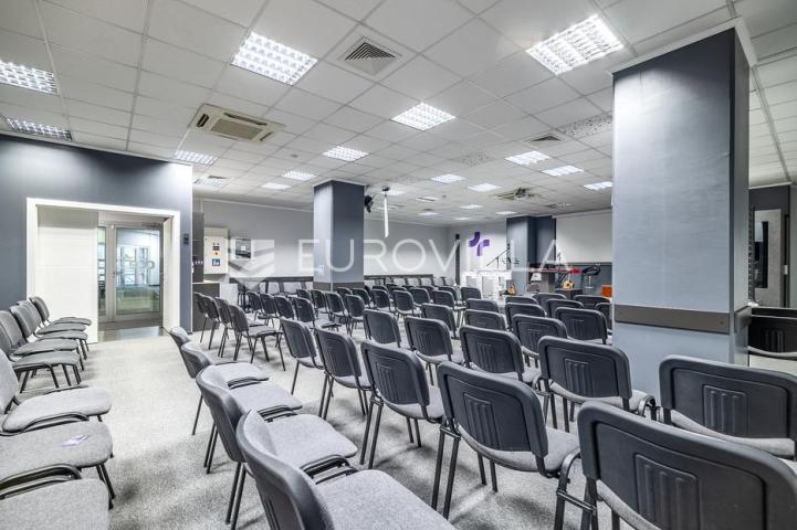 Zagreb, Zagrebačka cesta, višefunkcionalni poslovni prostor 387.08 m² na 2. katu