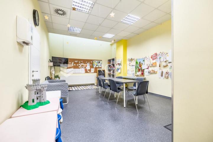Zagreb, Zagrebačka cesta, višefunkcionalni poslovni prostor 387.08 m² na 2. katu