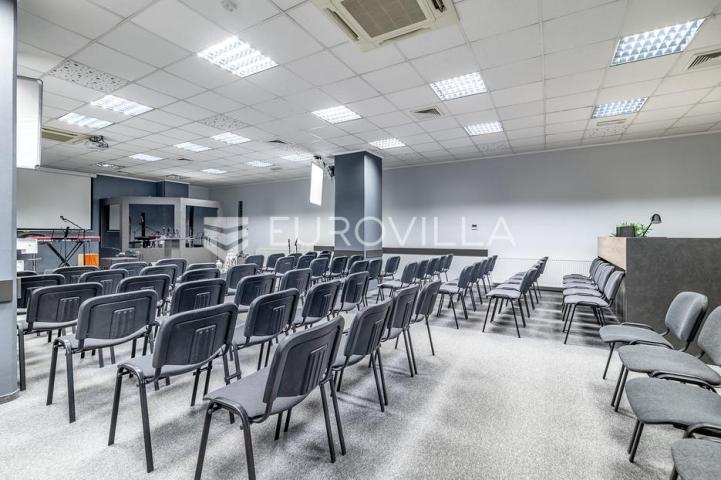 Zagreb, Zagrebačka cesta, višefunkcionalni poslovni prostor 387.08 m² na 2. katu