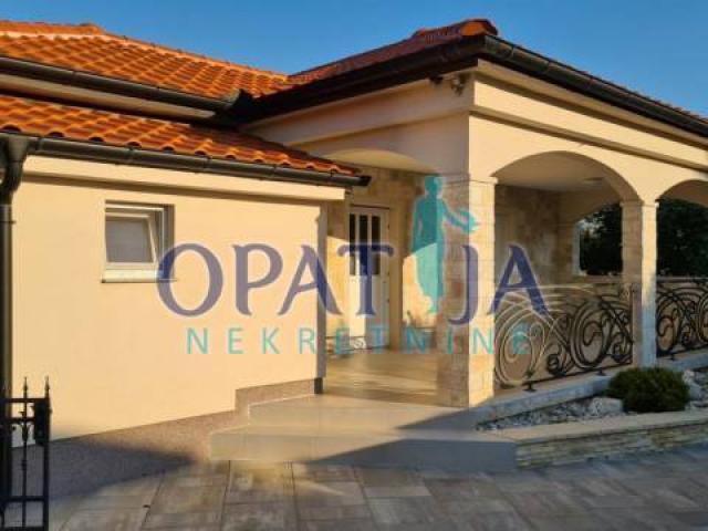 Moderna kuća na otoku Viru – 250 m od plaže Jadro