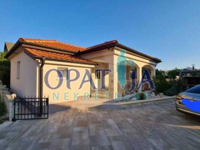 Moderna kuća na otoku Viru – 250 m od plaže Jadro
