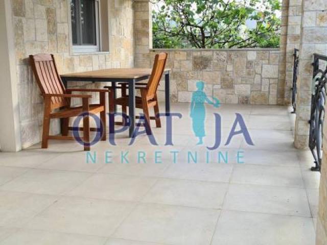 Moderna kuća na otoku Viru – 250 m od plaže Jadro