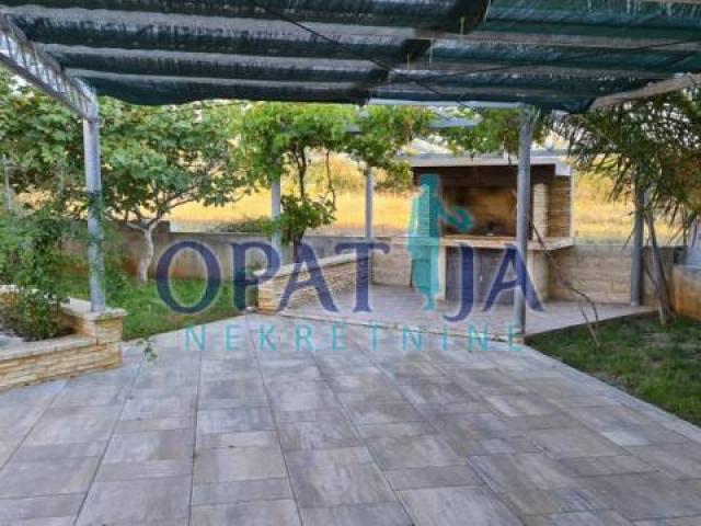 Moderna kuća na otoku Viru – 250 m od plaže Jadro
