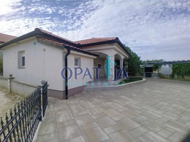 Moderna kuća na otoku Viru – 250 m od plaže Jadro
