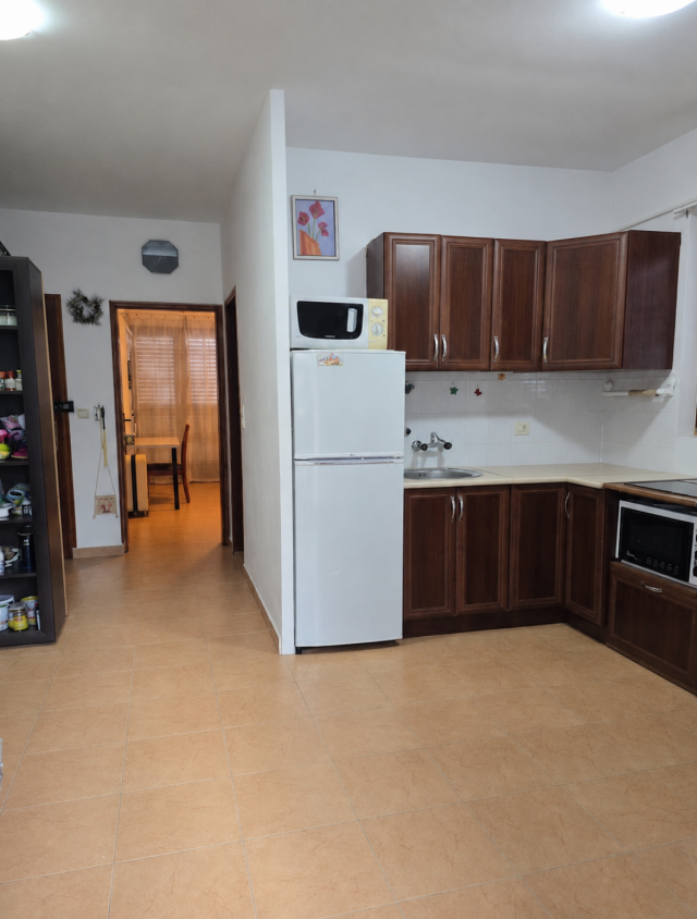 Kompaktes und funktionales Apartment in Budva: Podkošljun (ebener Bereich)