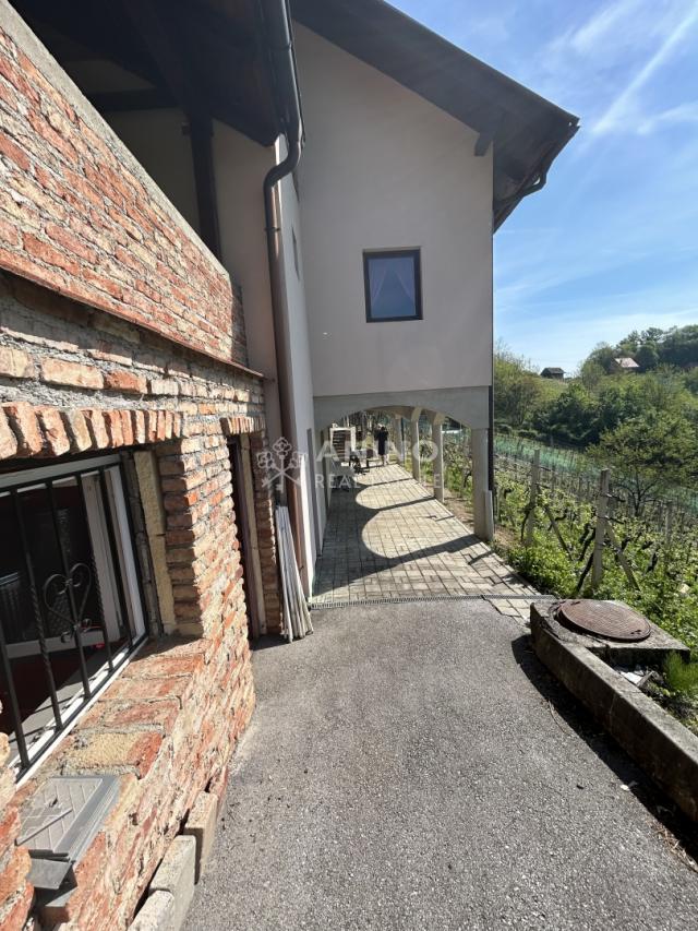 Prodaje se kuća za odmor s velikom okućnicom i vinogradom – Selno, Krapinske Toplice