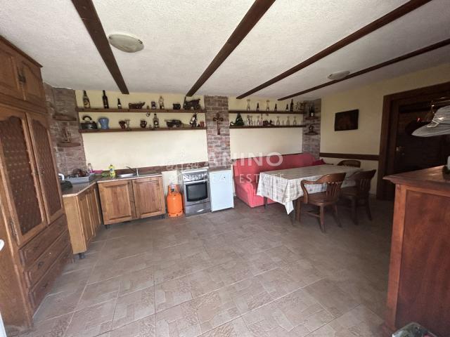 Prodaje se kuća za odmor s velikom okućnicom i vinogradom – Selno, Krapinske Toplice