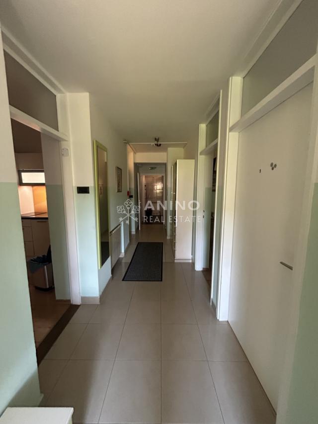 Poslovni objekt 950m2 : centar Zlatara