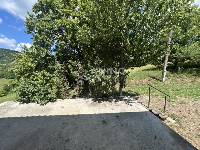 Na prodaju vikendica, šume i pašnjaci u komadu 13.458 m² – Prigorje, blizina Slovenije. 
