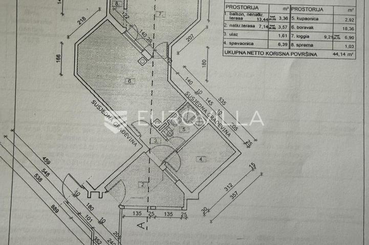 Istra, Barbariga, elegantan i svijetao stan 44 m² s dvije velike terase na 1. katu