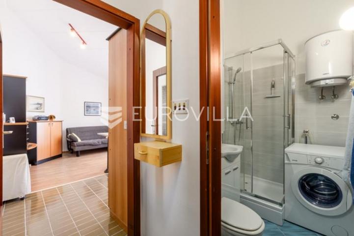 Istra, Barbariga, elegantan i svijetao stan 44 m² s dvije velike terase na 1. katu