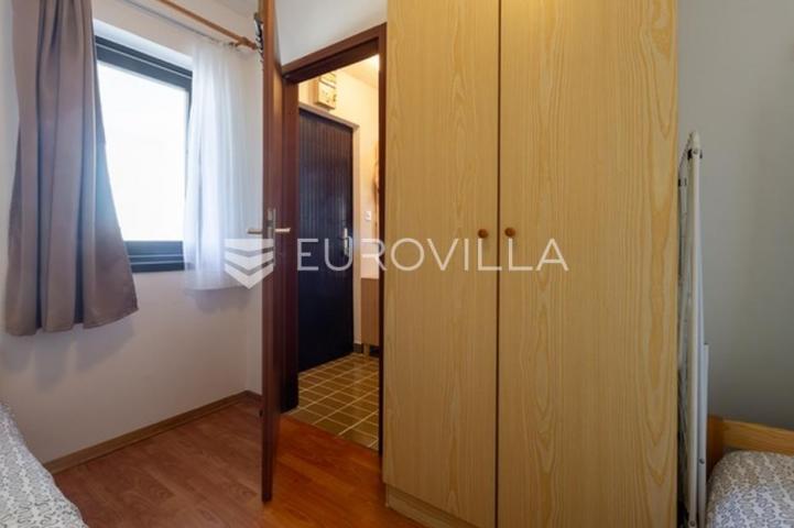 Istra, Barbariga, elegantan i svijetao stan 44 m² s dvije velike terase na 1. katu