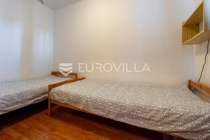 Istra, Barbariga, elegantan i svijetao stan 44 m² s dvije velike terase na 1. katu